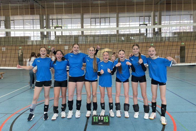 3.Schülerinnen der Volleyballmannschaft WK II beim Spieltag in Pforzheim